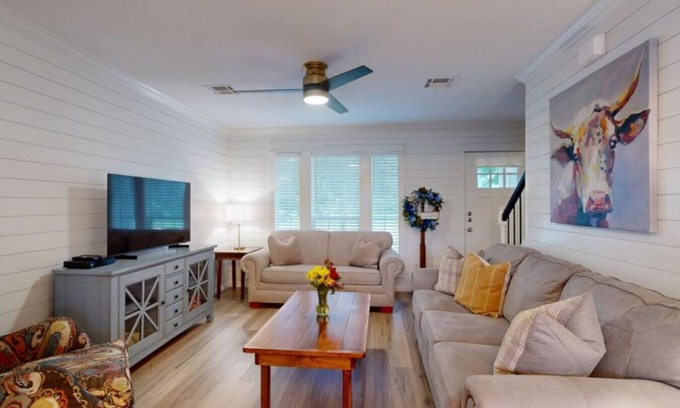 College Station Apartment | Spacious Central Charm