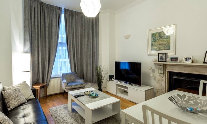 West Kensington Apartment | Spacious Centrally Located One Bed