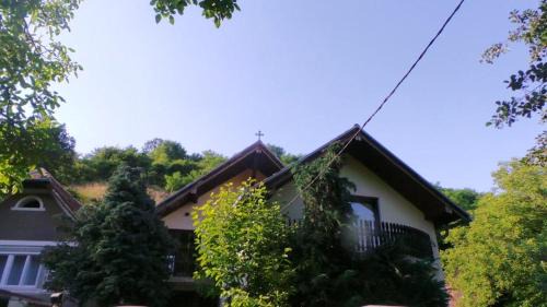 Sibiel Ski Chalet | Spacious chalet in Sibiel with mountain and lake views + Jacuzzi