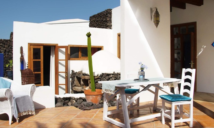 Uga House | Spacious, charming vacation apartment with private garden in historic FINCA