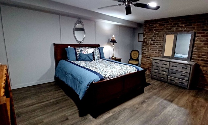 Knoxville Apartment | Spacious,clean,& comfortable Apt.min. from DT&UT/ 2.9 miles to convention center