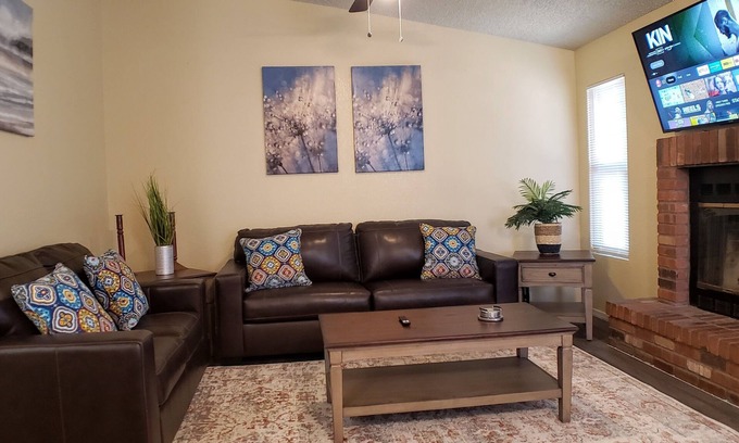 Tucson House | ðSpacious,Clean&Comfy|King Bed|Carport|AC|PetsOk