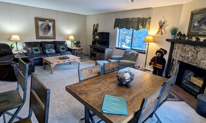 Avon Condo | Spacious Condo w/FREE WiFi, Parking, Heated Pool, Hot Tubs, Skier Shuttles