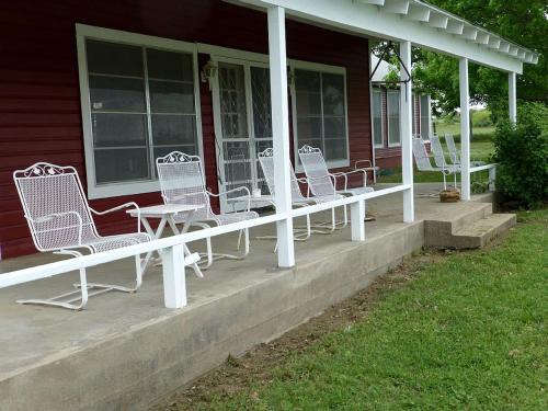 Dennis House | Spacious Cottage Rental for Group Getaway on Ranch near Dallas, Texas