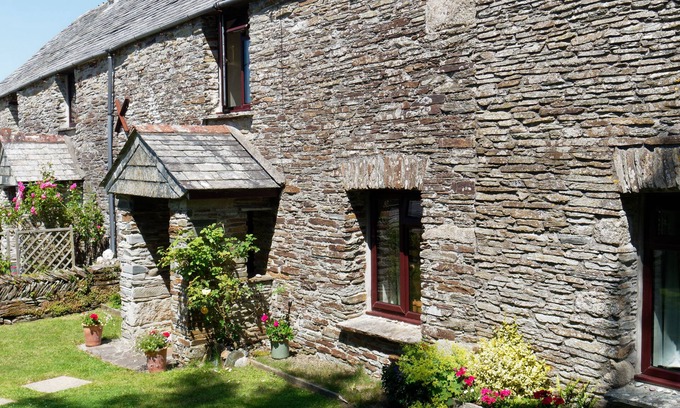 Tintagel Cottage | Spacious Cottage With Sea Views