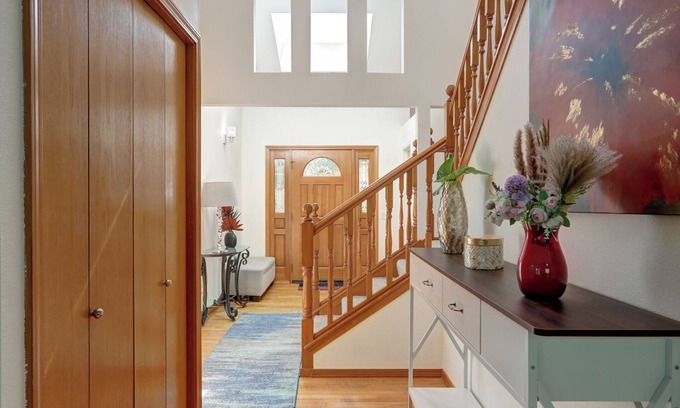 Des Moines House | Spacious Cozy 5-bedroom house with AC, WiFi in welcoming Des Moines