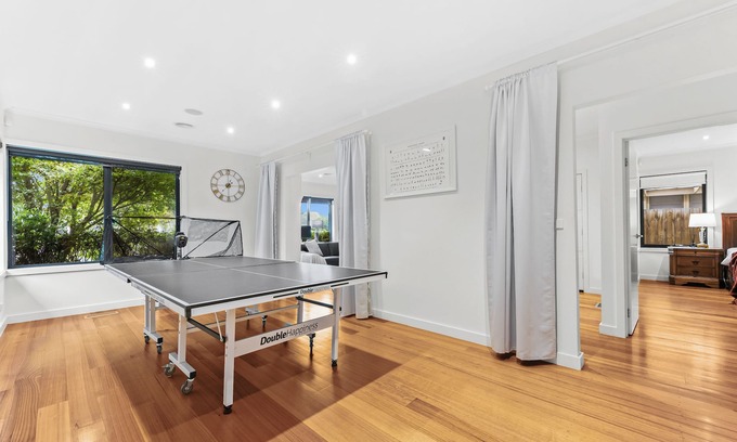 Ormond Villa | Spacious, Cozy & Entertaining 4BR House with a Spa Bathtub and Covered Parking