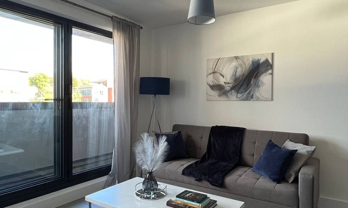 Hemel Hempstead Apartment | Spacious Double Bedroom - Balcony View