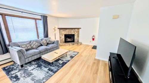 Downtown Anchorage Apartment | Spacious Downtown 2-bdrm Apartment