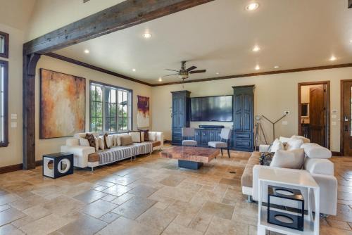 Edmond Apartment | Spacious Edmond Vacation Rental with Hot Tub!