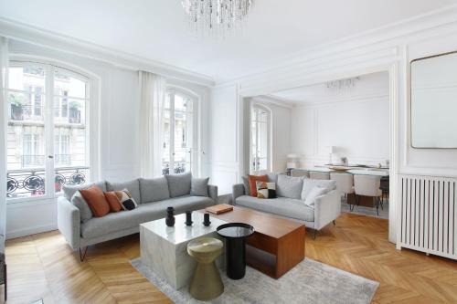 Quartier de la Plaine-de-Monceaux Apartment | Spacious exceptional apartment Place de l'Etoile