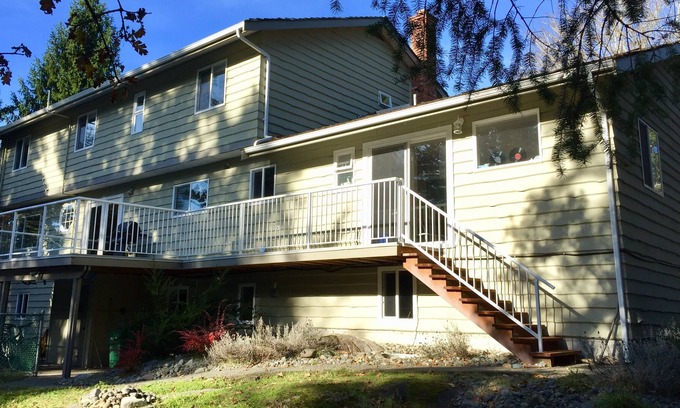 Saanich East House | Spacious executive home near the beach and downtown Victoria