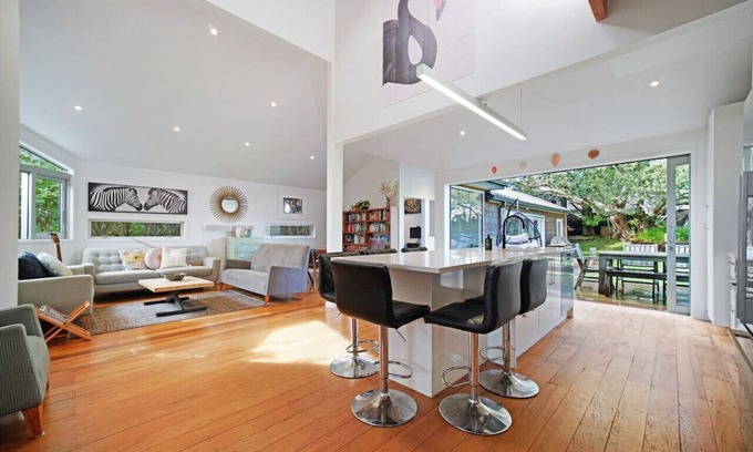 Takapuna House | Spacious Family Beach Escape