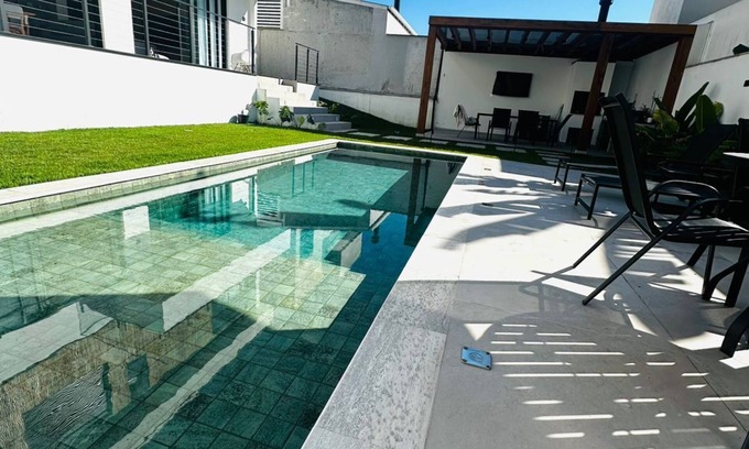 Canasvieiras House | Spacious Family Home with Pool in Exclusive Gated Community – Canajurê