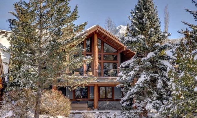 Nicklaus North House | Spacious family chalet w/hot tub & mountain views