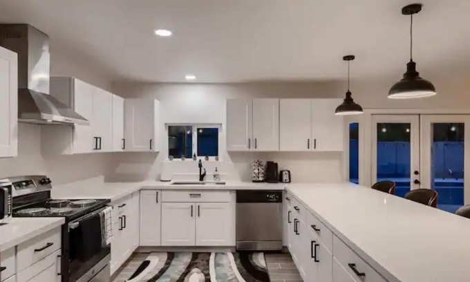 North Mountain House | Spacious Family Friendly 4 bedroom home w/pool.