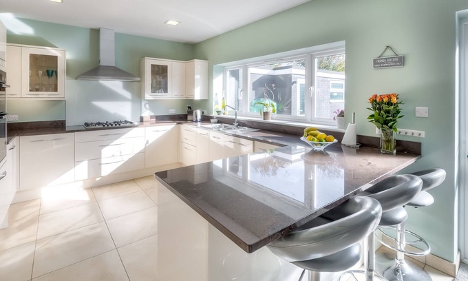 Felpham House | Spacious Family Retreat Near Felpham Beach