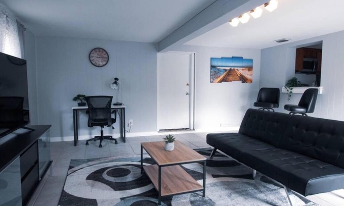 Oak Hill House | Spacious Family-sized Home in Central Location