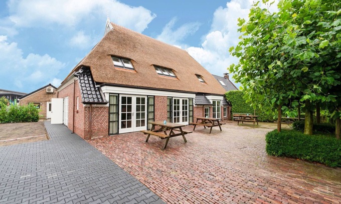 Noardburgum Other | Spacious Farmhouse with Sauna, hottub