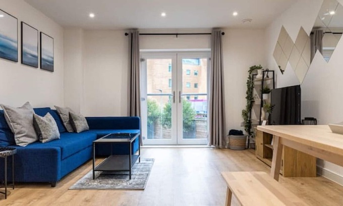 Cardiff City Centre Apartment | Spacious Flat with Rooftop Terrace