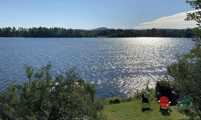 Eddington House | Spacious Four Season Lakeside Retreat