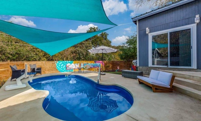 Oak Park - Northwood House | Spacious & Fun near Downtown | Pool, Games, Mural!
