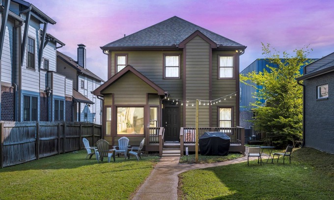 Salemtown House | Spacious Germantown Home for Groups