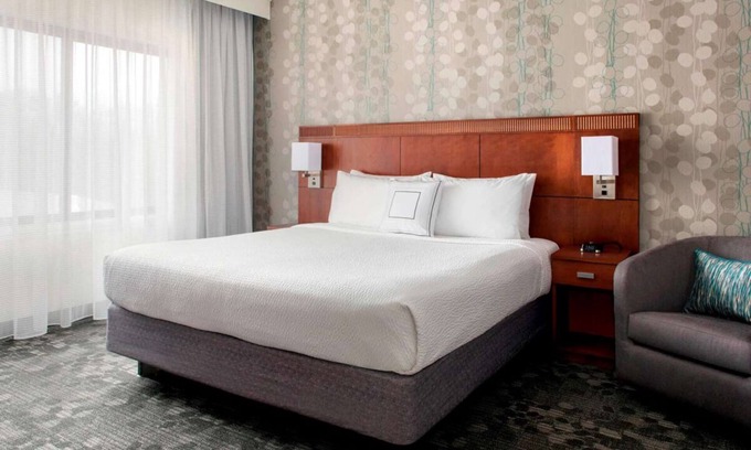 Whippany Hotel | Spacious Good-Value Accommodation! Short Drive to Morristown Green, Pet-Friendly