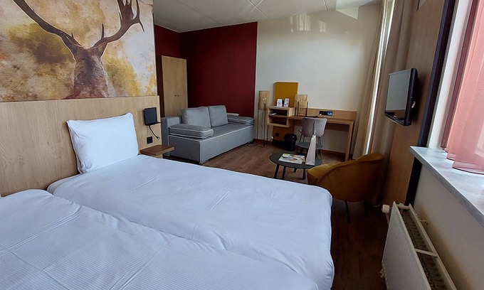 Nieuw-Haamstede Hotel | Spacious Haven | Vibrant nature trails, near scenic beach vibes & local sites