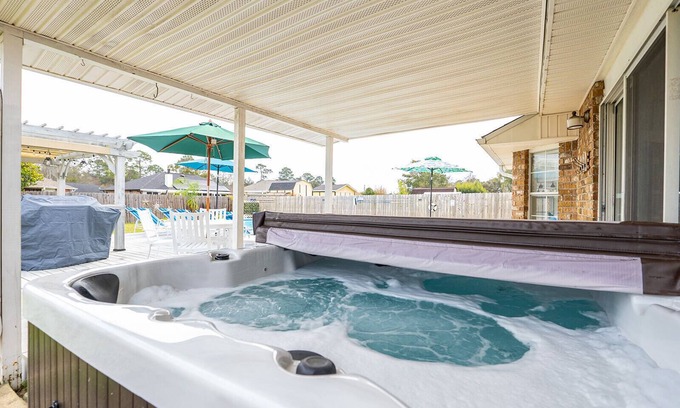 Pensacola House | Spacious, highly rated, family and pet friendly vacation retal. Pool and hot tub