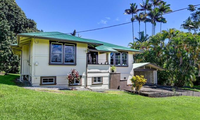 Hilo House | Spacious Historic Estate ~ 5 Min Walk to Hilo & Bay Front