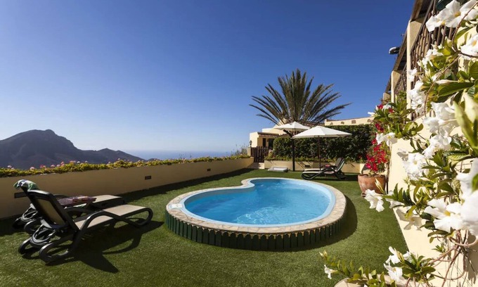 Valle de San Lorenzo Villa | Spacious holiday home “Casa Del Limonero” with Mountain View