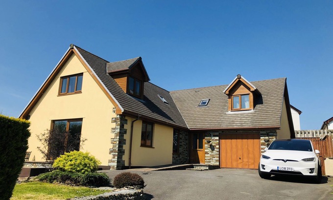 Bude House | Spacious holiday home near Duckpool Bay