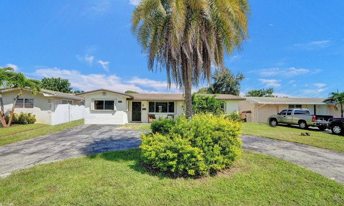 Pembroke Pines House | Spacious House 3BD Great Location!