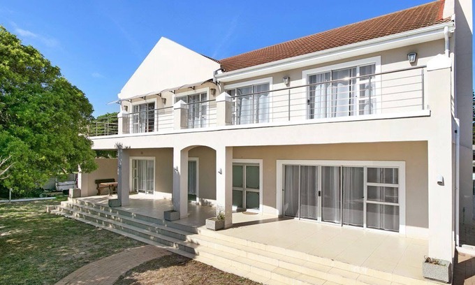 Cape Town House | Spacious House, close proximity to top Attractions