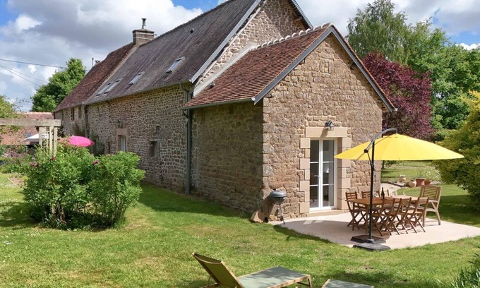 Saint-Fraimbault Cottage | Spacious house with garden and terrace in Saint-Fraimbault