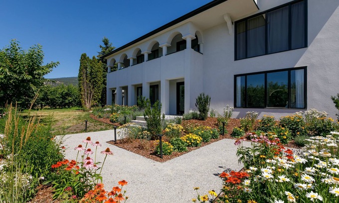 Okanagan-Similkameen Villa | Spacious house in a Naramta cherry orchard - 4 bedroom Spanish style villa