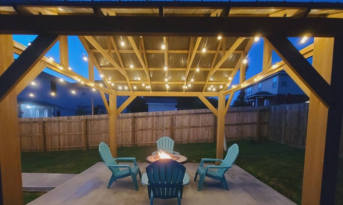 West San Antonio House | Spacious house outside Lackland - great for families - BMT - pet friendly