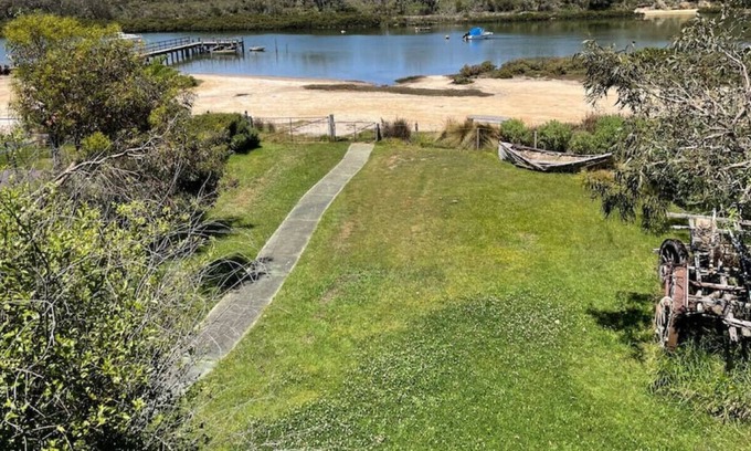 Cannons Creek House | Spacious house- sea view- kayaks