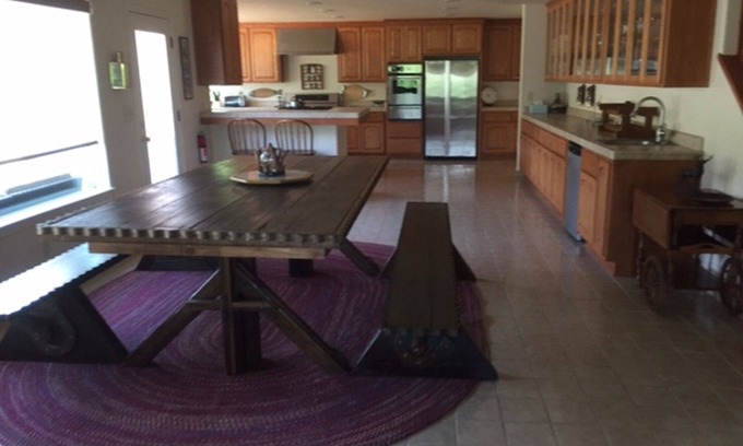 Kaweah House | Spacious House with Breathtaking Panoramic Views and Private River Access