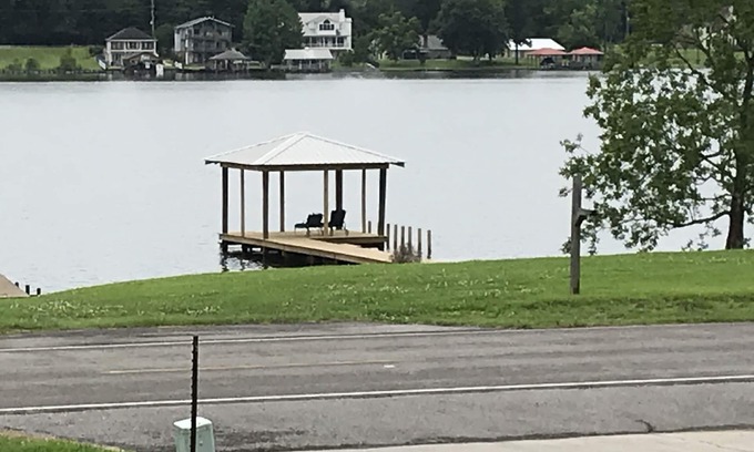 Jarreau House | Spacious house with big yard and private pier!PARTY BARGES AVAILABLE ON REQUEST