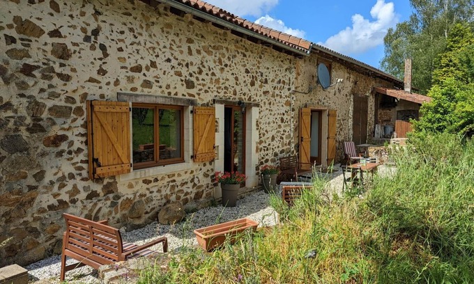Massignac Cottage | Spacious house with private garden in Massignac