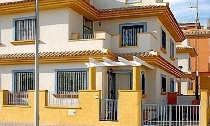 La Tercia House | Spacious House With Shared Pool In Quiet Village Location. ** Free WiFi **