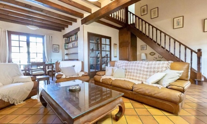 Trebes House | Spacious house with unoverlooked pool