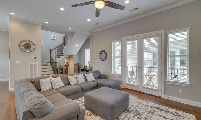 Shady Acres House | Spacious Houston Townhome ~ 5 Mi to Downtown!
