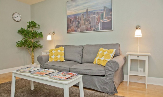 Hyde Park House | Spacious Hyde Park Guest House