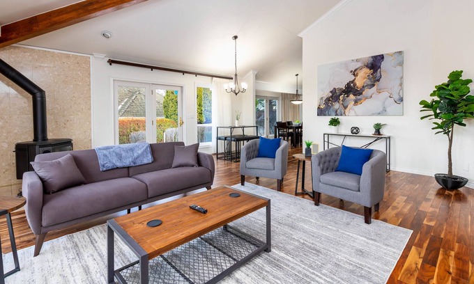 Tri-Cities House | Spacious King Bed Suite with a Hot Tub and View - Entire Home!