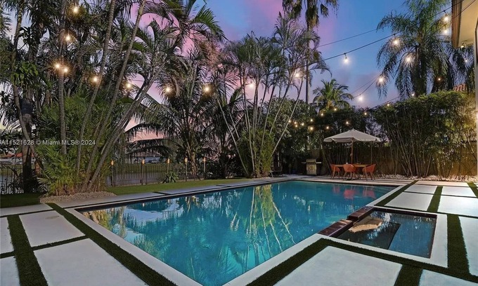 Deerfield Beach Villa | Spacious Lakeview 3-BR Oasis with Pool & HotTub in Deerfield Beach,FL