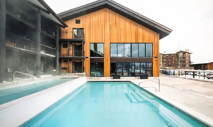 Teton Village Hotel | Spacious Lodge-style Rooms w/Mountain Views & Heated Pool in Teton Village
