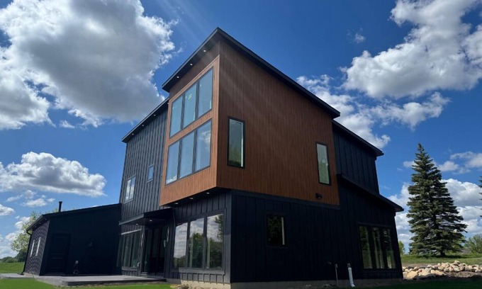 Starbuck House | Spacious & luxurious 5-bedroom house with amazing views of Lake MInnewaska!